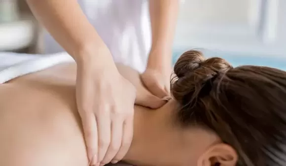 Massage giãn cơ – Giải pháp vàng cho dân văn phòng