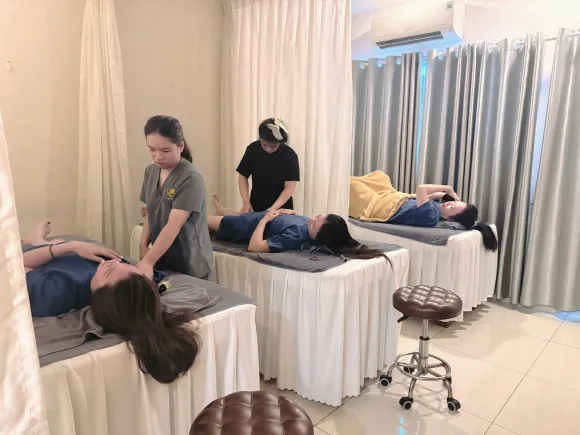 Thoát Vị Đĩa Đệm Có Nên Massage, Bấm Huyệt Và Giãn Cơ Không?